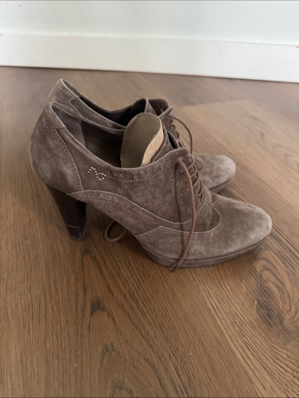 Nero Giardini Taupe Suede Lace-Up Heeled Oxfords